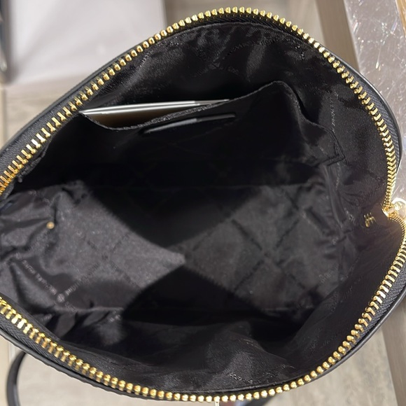 MICHAEL KORS 
Jet Set Travel Medium Dome Crossbody Bag XCROSS XBODY
Black 
NWT - Picture 10 of 16